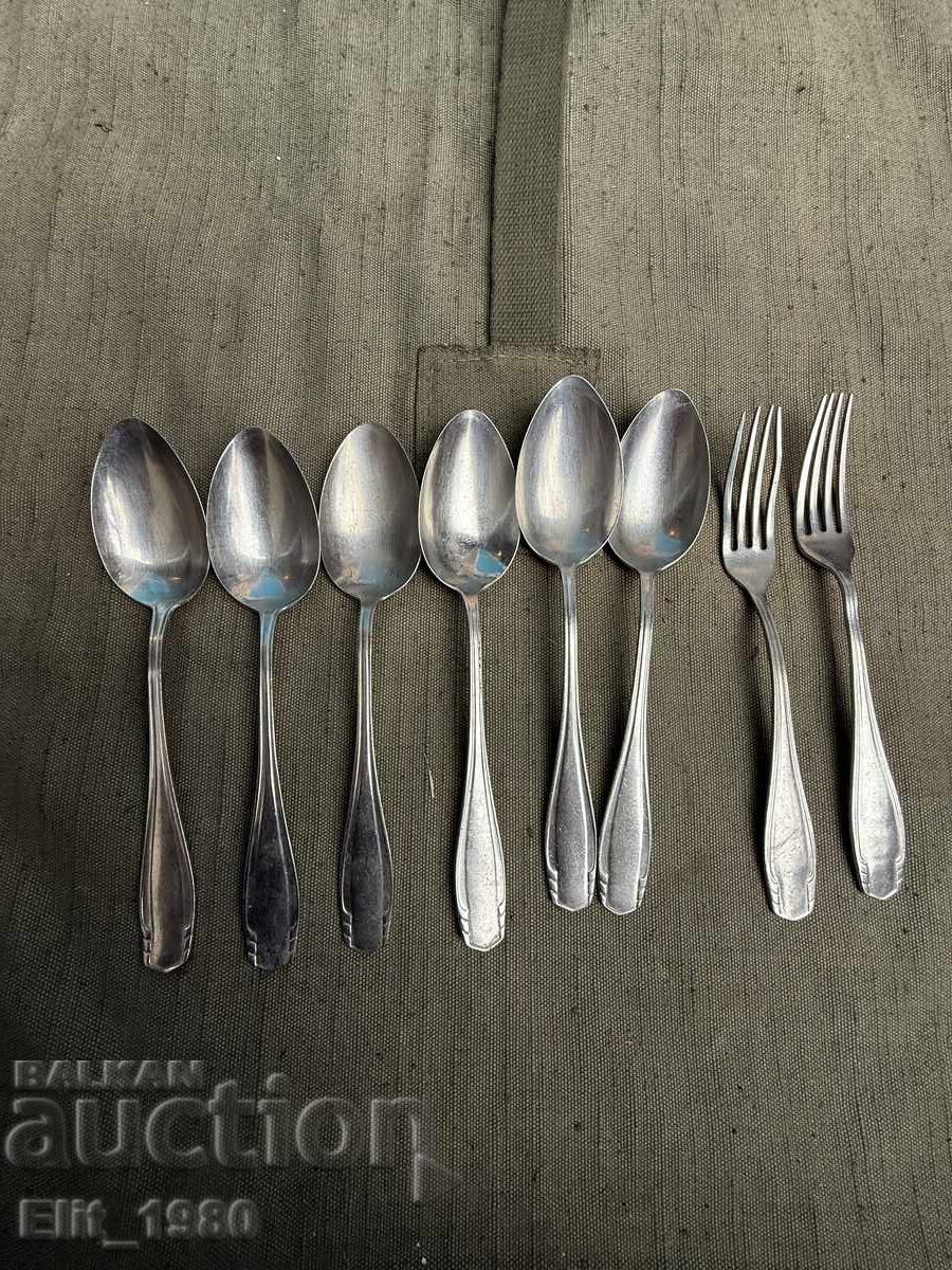 Πηρούνια και κουτάλια από το τραπέζι του Υπουργείου Εσωτερικών