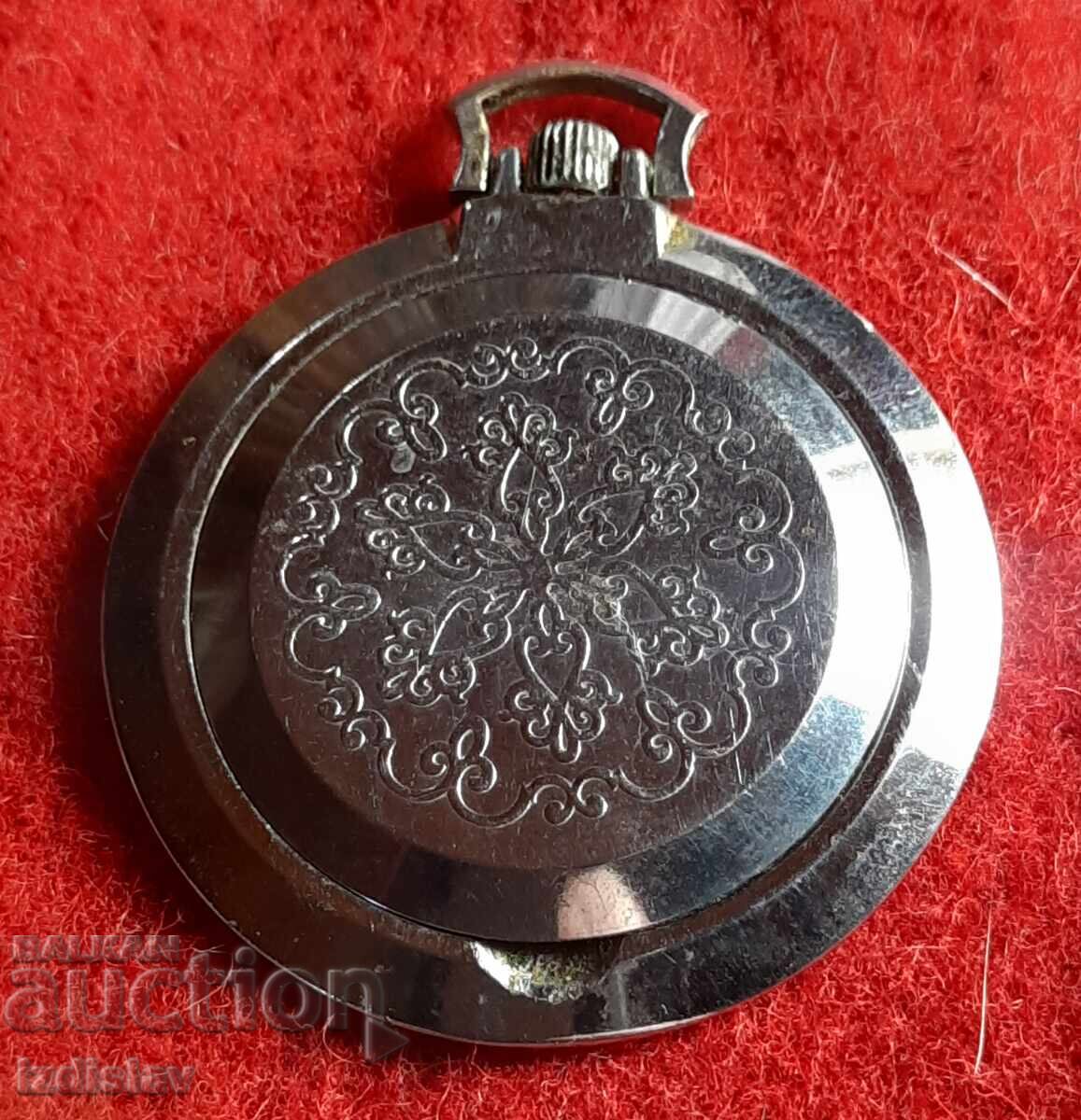 Ceas de buzunar sovietic pentru piese cu preț € 10.00 | 19.56 BGN Ceas de buzunar sovietic pentru piese cu preț € 10.00 | 19.56 BGN