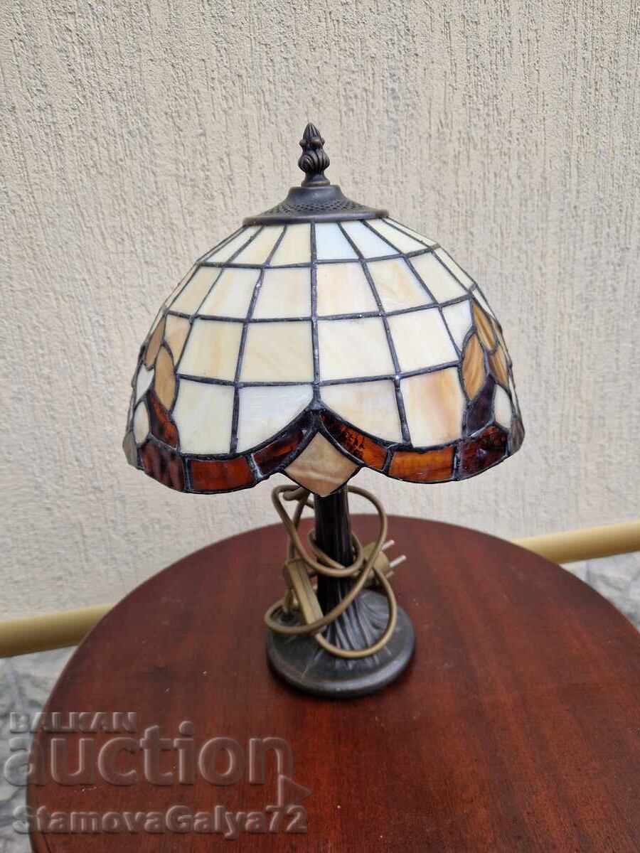 Frumoasă lampă de noptieră antică Tiffany cu preț € 148.00 | 289.46 BGN Frumoasă lampă de noptieră antică Tiffany cu preț € 148.00 | 289.46 BGN