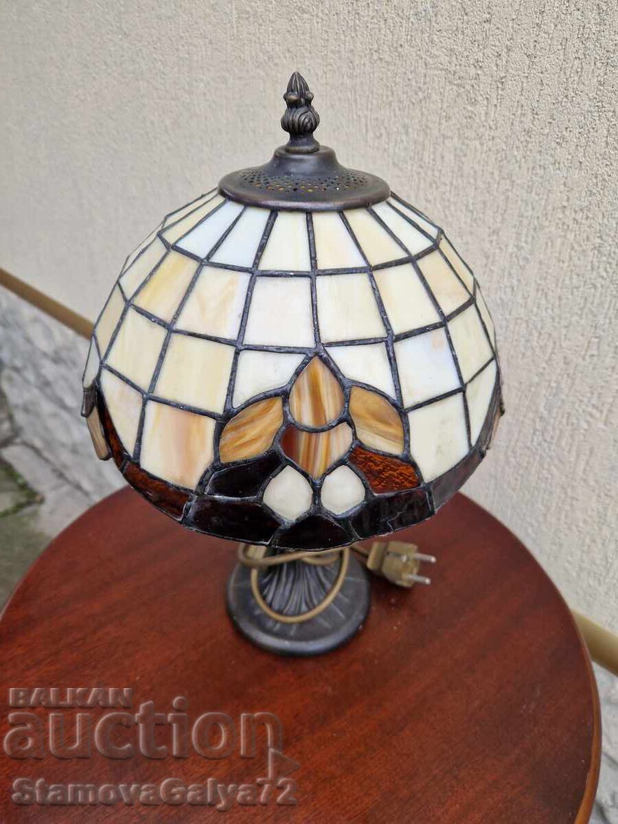 Livrarea Frumoasă lampă de noptieră antică Tiffany Livrarea Frumoasă lampă de noptieră antică Tiffany