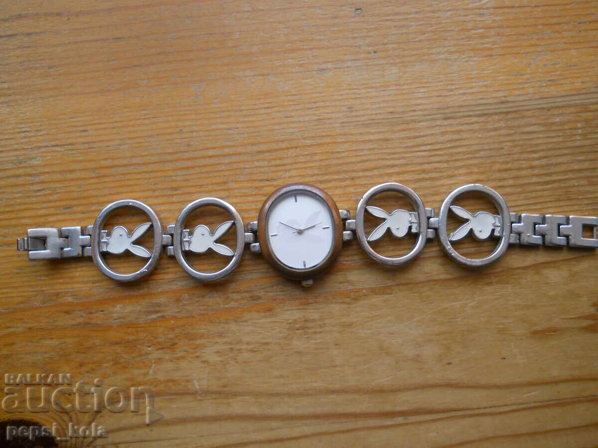 Дамски кварцов часовник "Weiqin" - Плейбой с цена € 3.00 | 5.87 лв.