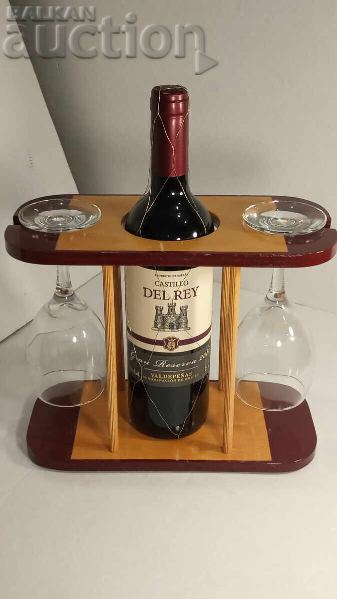 Стойка за вино с бутилка и 2 чаши с цена € 20.00 | 39.12 лв.