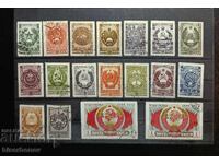 ΣΣΔ, εμβλήματα των 16 δημοκρατιών της ένωσης, συν το έμβλημα της ΣΣΔ