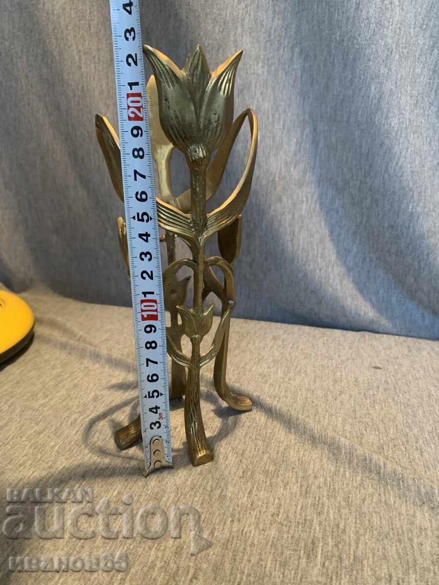 Доставка на бронзова фигура съд