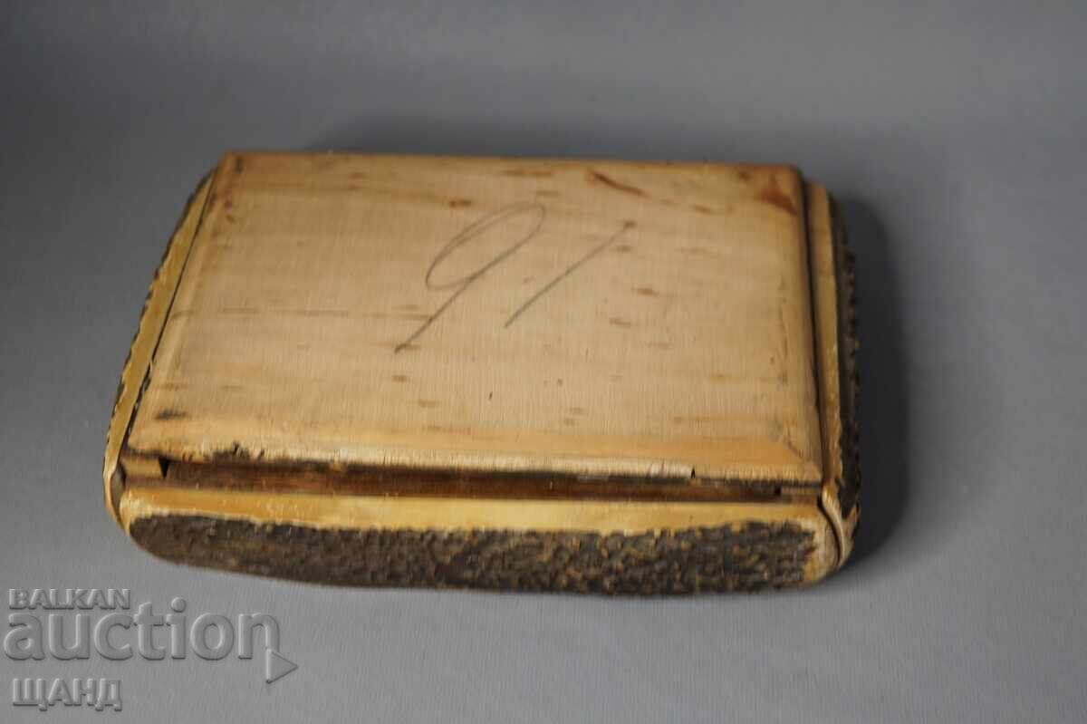 Παλιό ξύλινο κουτί πούρων με τιμή € 2.45 | 4.79 BGN