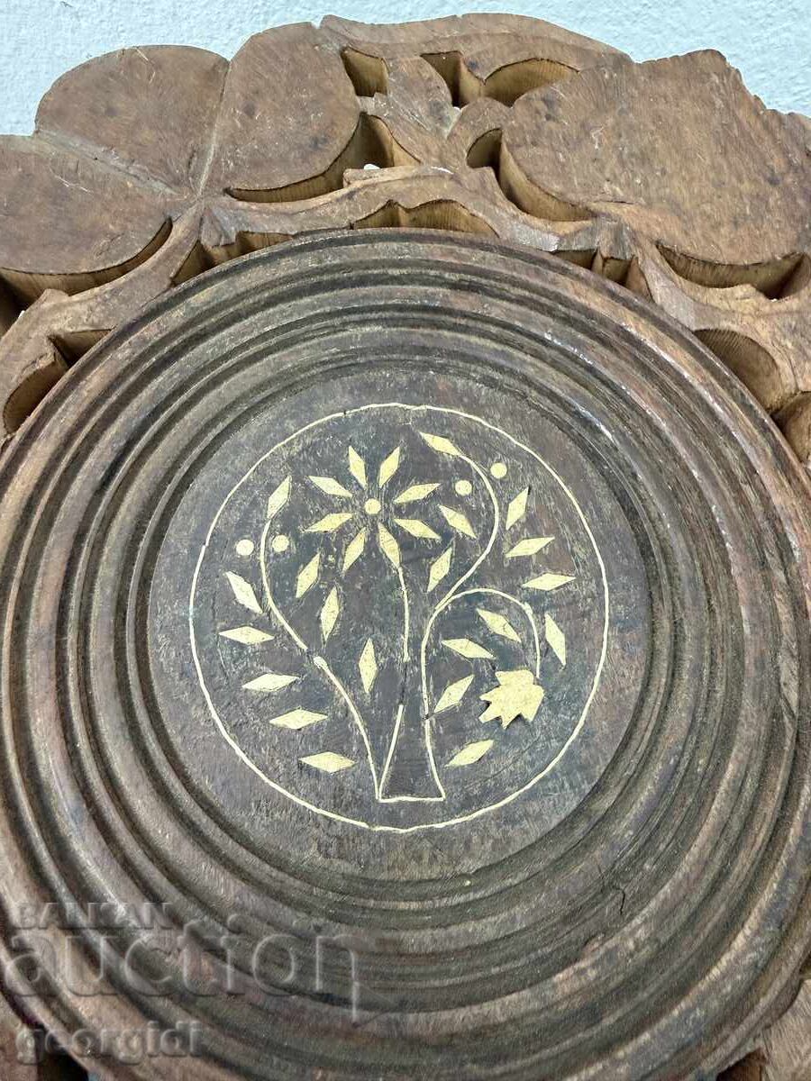 Аукцион Сгъваема резбована маса / масичка / поставка. №7825 Аукцион Сгъваема резбована маса / масичка / поставка. №7825