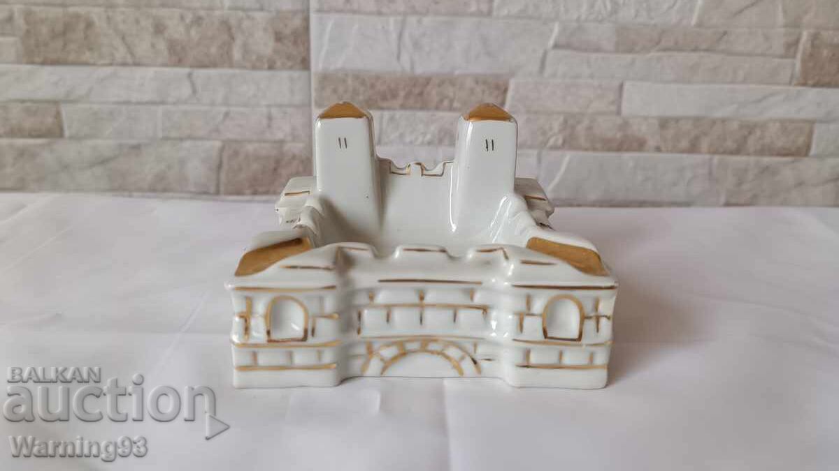 Порцеланов пепелник - Баба Вида - Завод Сталин Видин - 1960г с цена € 35.00 | 68.45 лв.