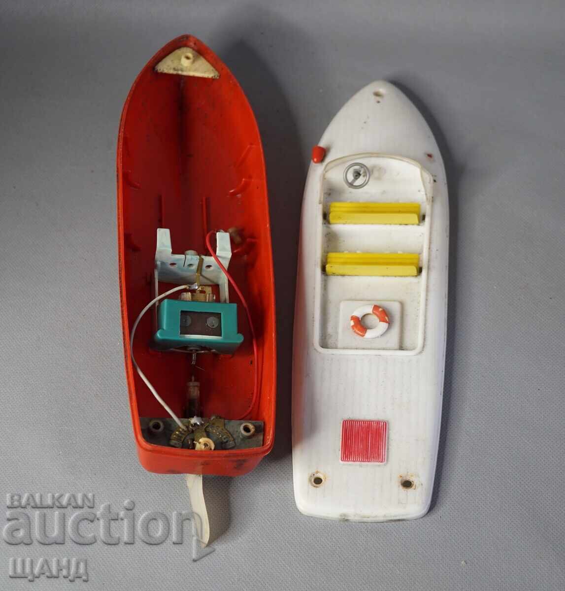 Jucărie veche germană din plastic, model barcă cu motor - 5
