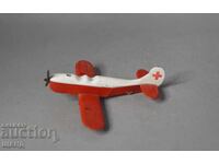 Стара метална играчка модел самолет червен кръст