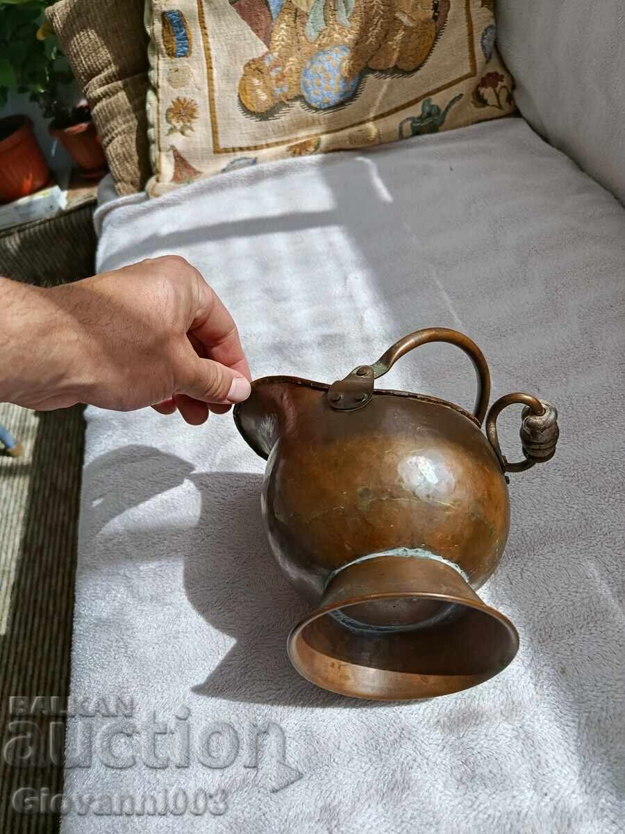 Медна кана кашпа с цена € 42.00 | 82.14 лв.