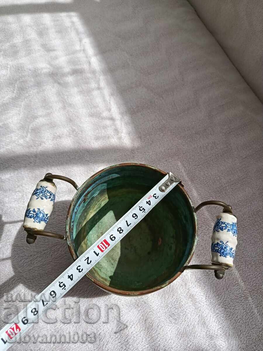 Медна кашпа с порцеланови дръжки - 5