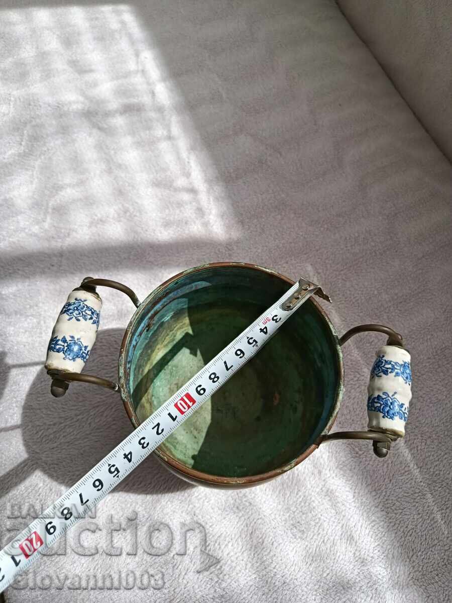 Медна кашпа с порцеланови дръжки - 6