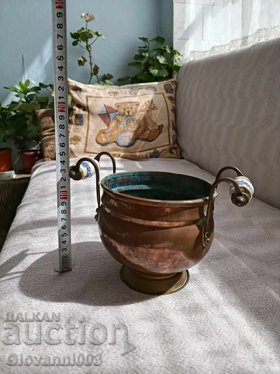 Медна кашпа с порцеланови дръжки - 7