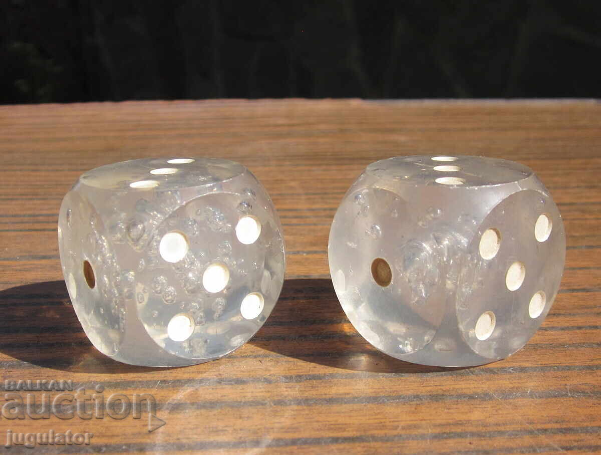 НРБ комплект Български големи зарове зарчета от каталин с цена € 25.00 | 48.90 лв.