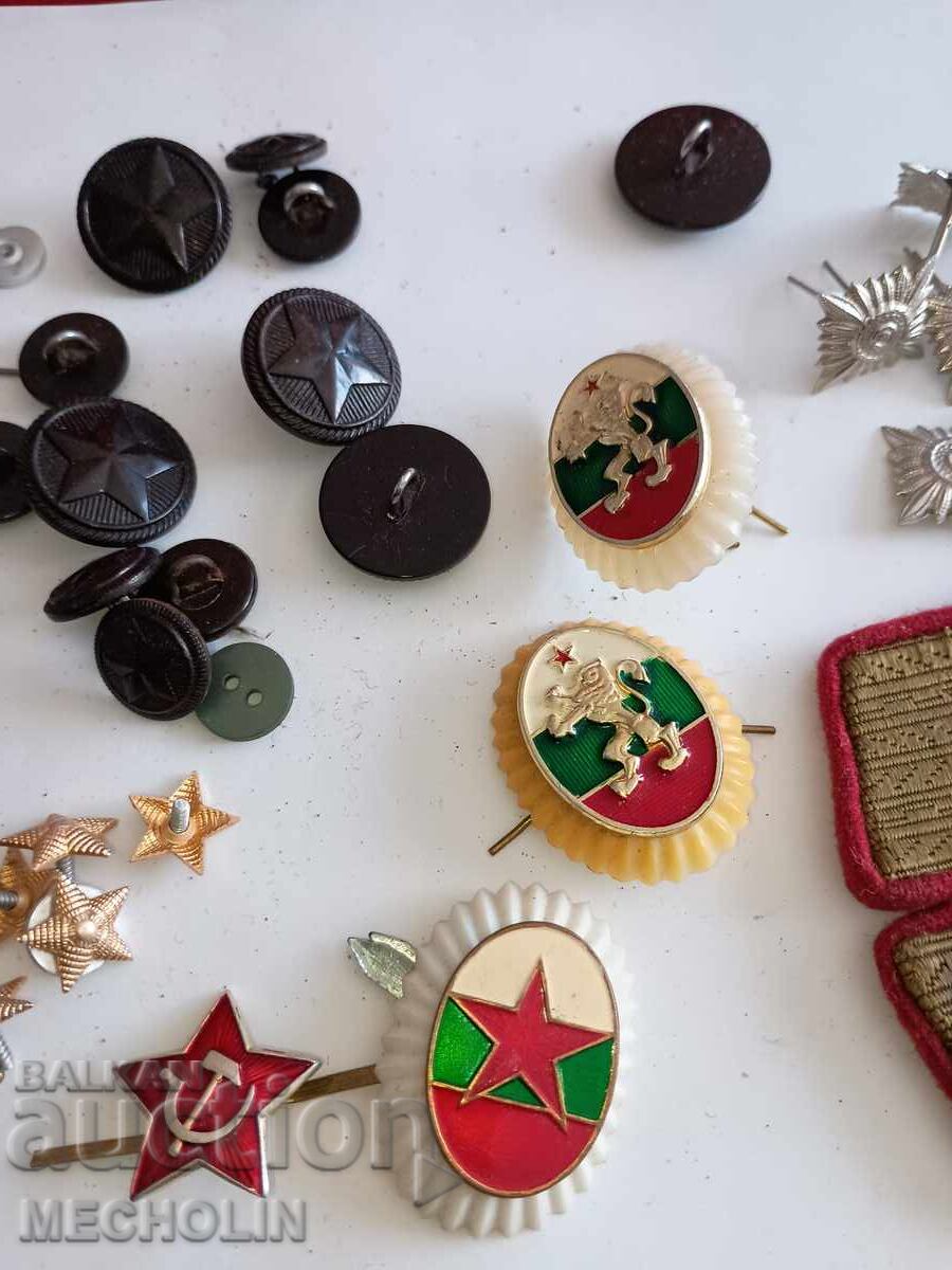 Auction  Old military cockades, badges, and buttons