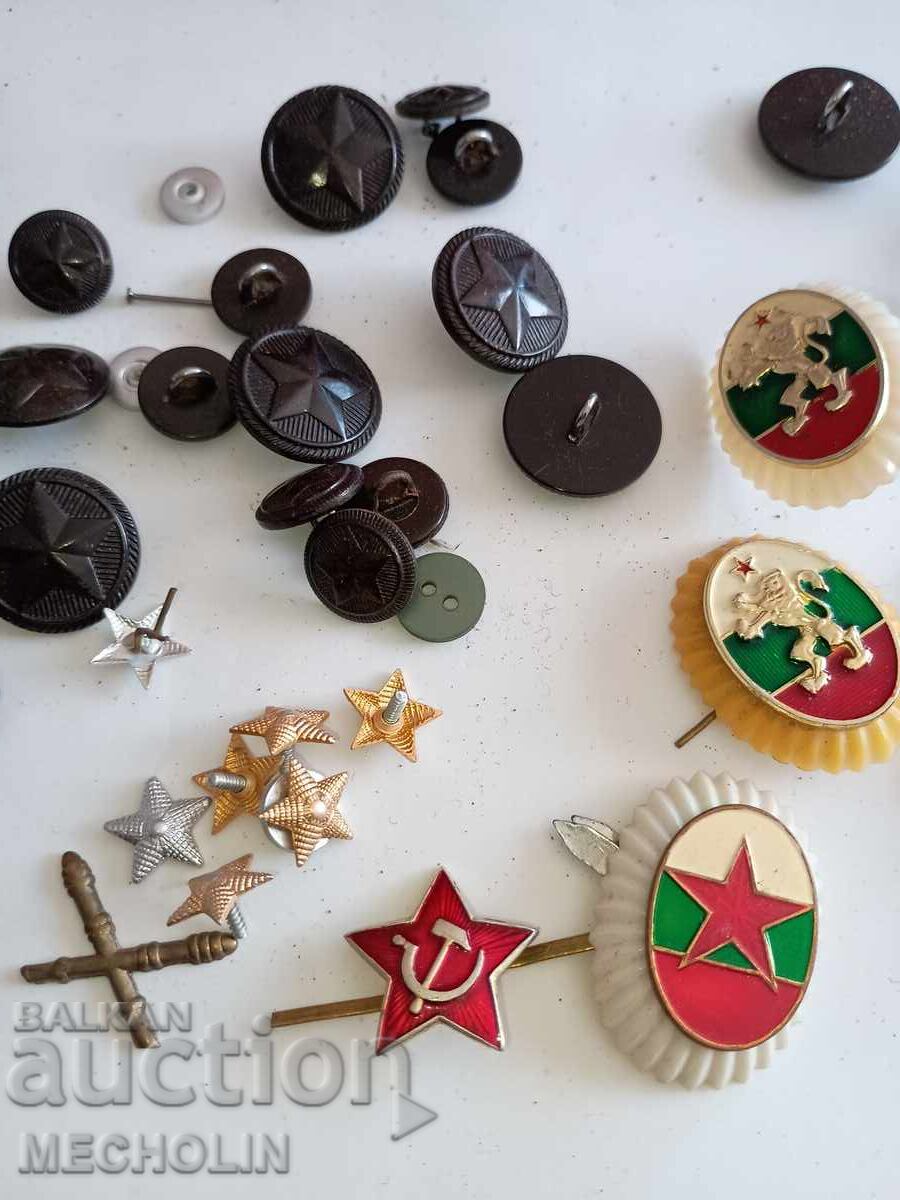 Delivery of Old military cockades, badges, and buttons