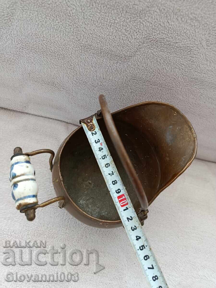 Аукцион Медна кашпа с порцеланова дръжка