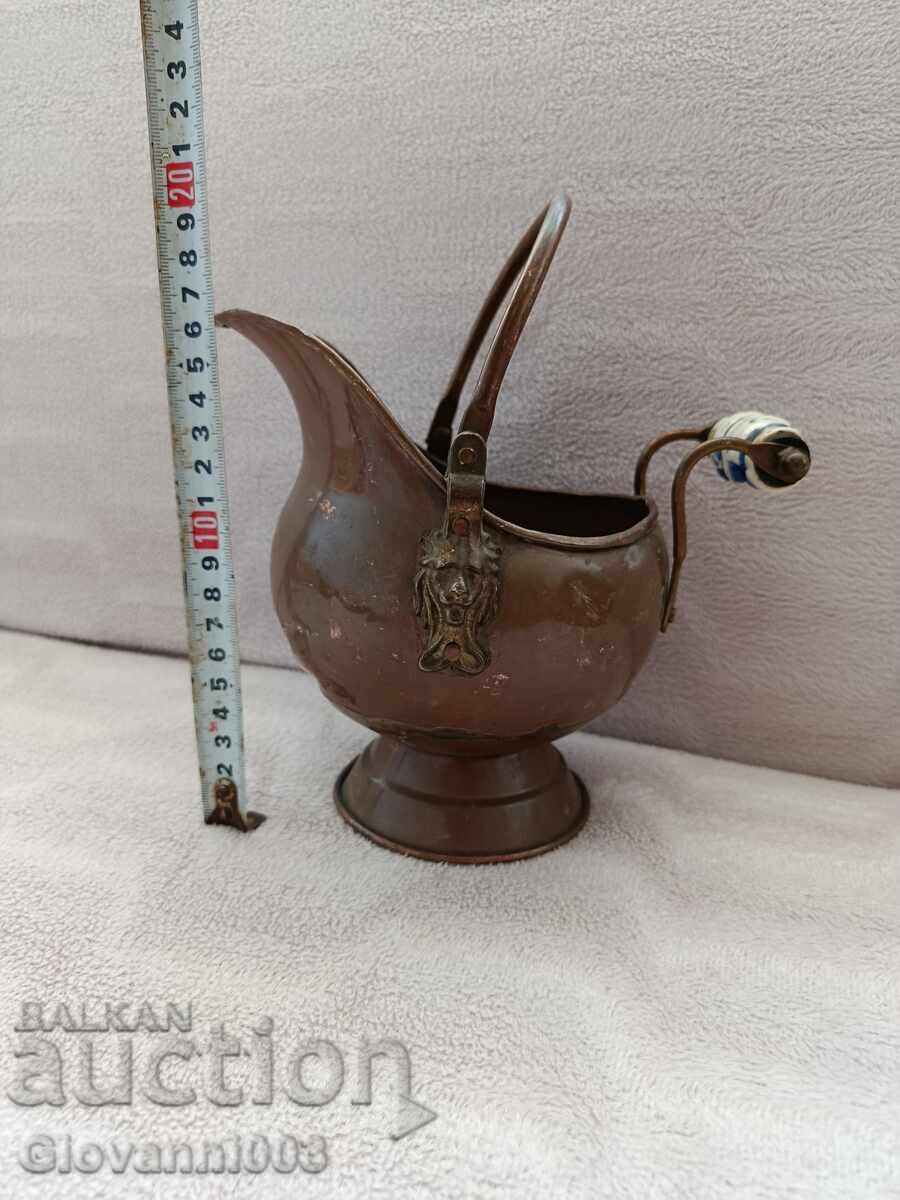 Медна кашпа с порцеланова дръжка