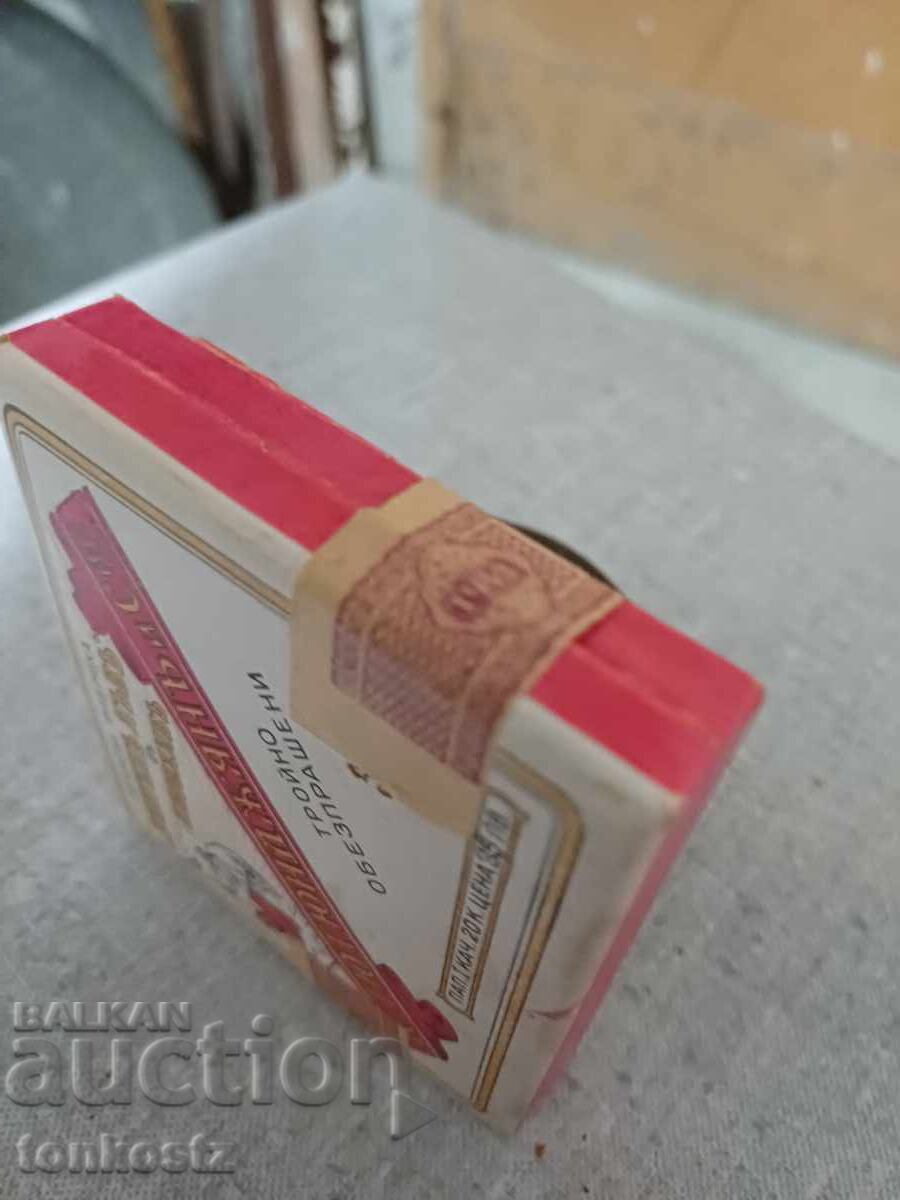 Licitație Cutie plină de Tutunjană