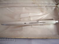 Stilou vechi cu patru culori