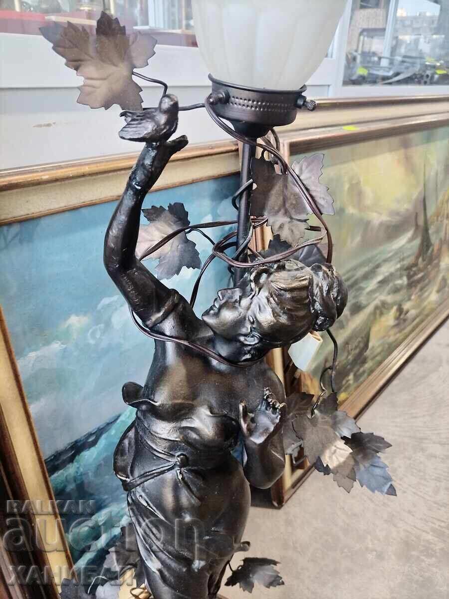 LAMPĂ FOARTE FRUMOASĂ cu preț € 145.00 | 283.60 BGN