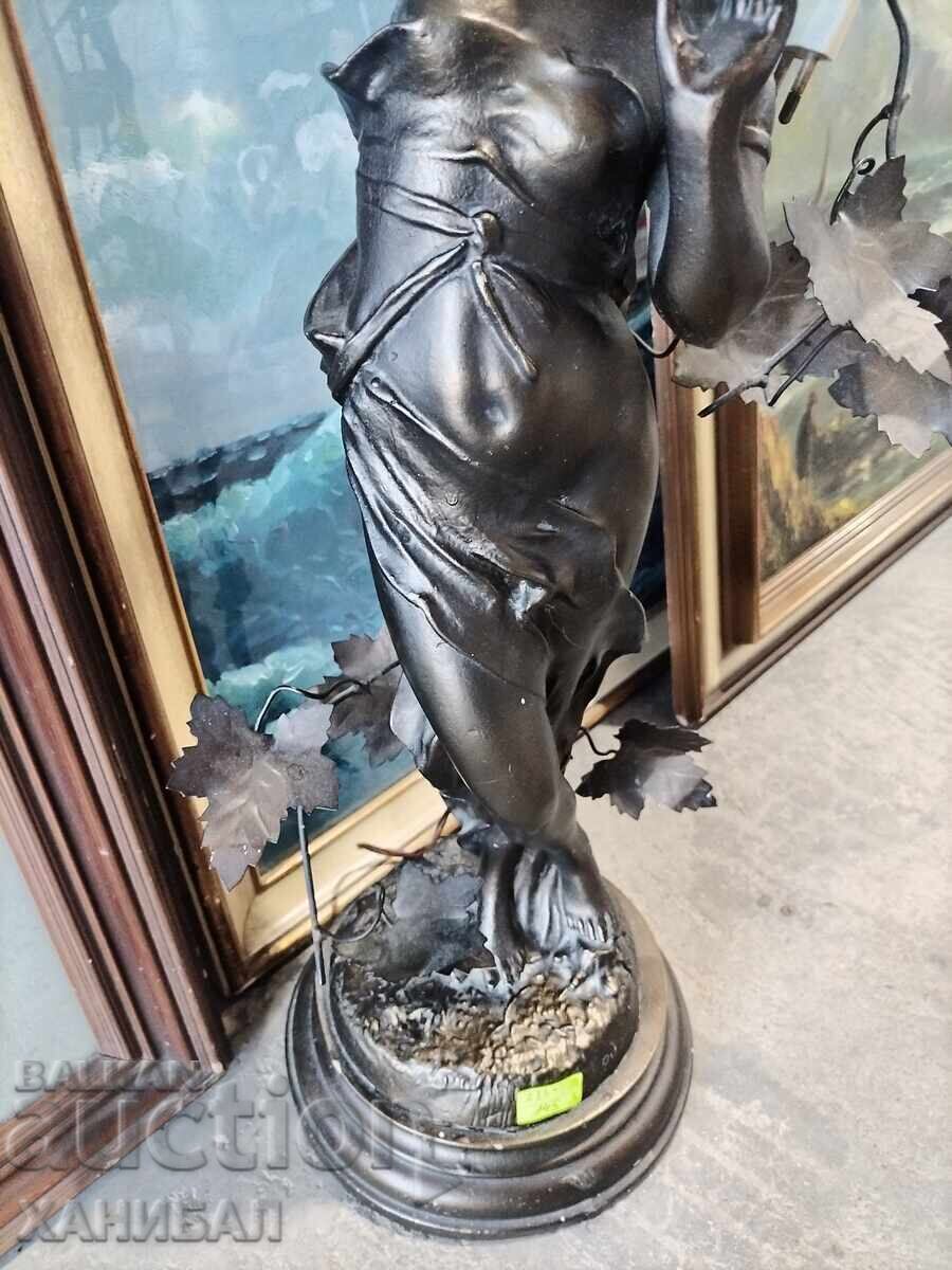 Auction  A VERY BEAUTIFUL LAMP