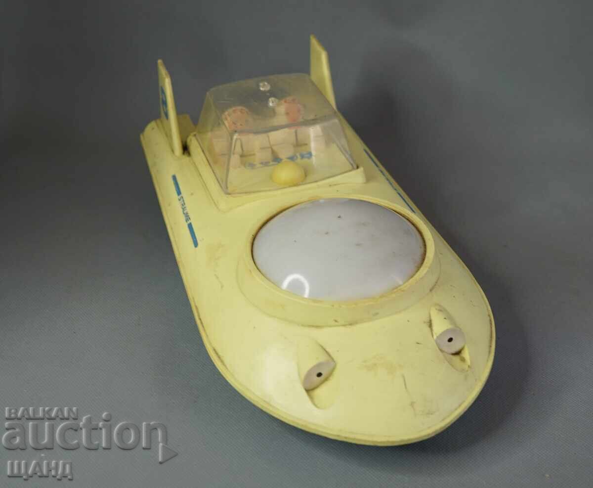 Стара Руска пластмасова космическа играчка модел луноход с цена € 8.25 | 16.14 лв.