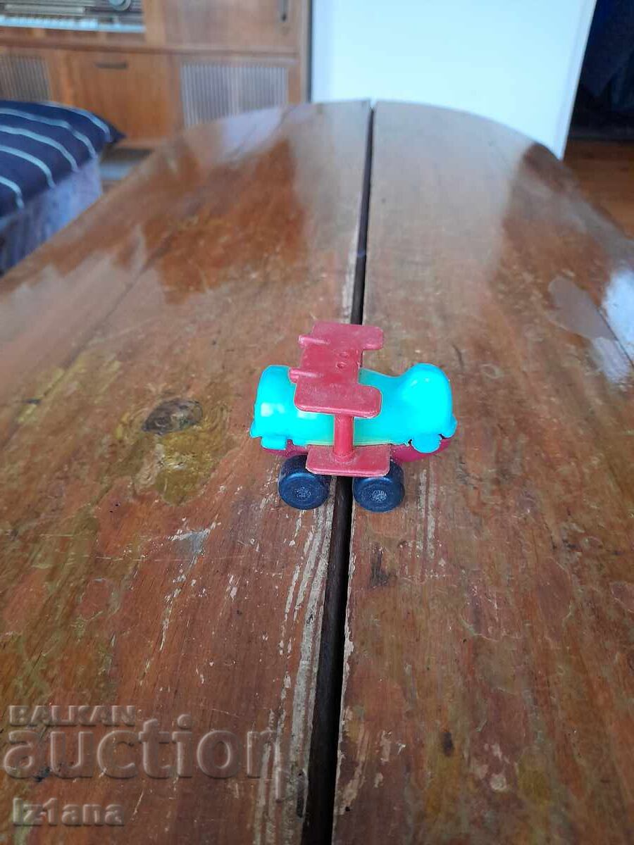 Ένα παλιό παιδικό παιχνίδι, ένα αεροπλάνο