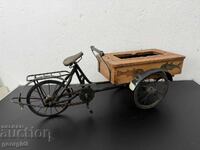 Ретро количка на уличен продавач на риба. №7831