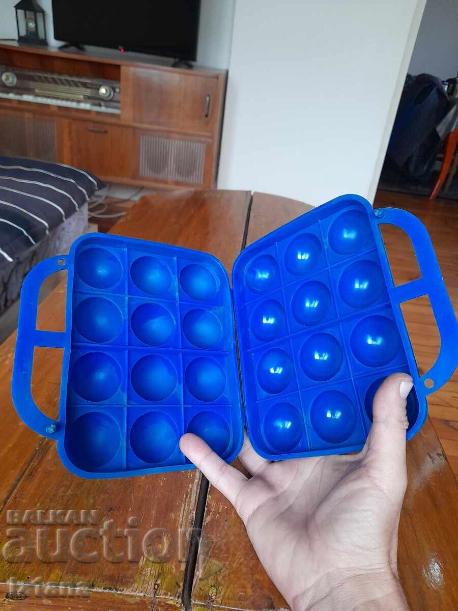 Доставка на Стара кутия за яйца Доставка на Стара кутия за яйца