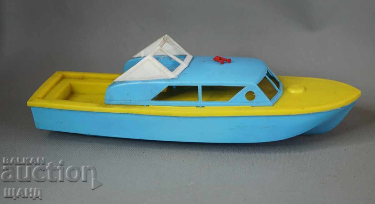 Veche jucărie mecanică din plastic germană barcă navă vapor