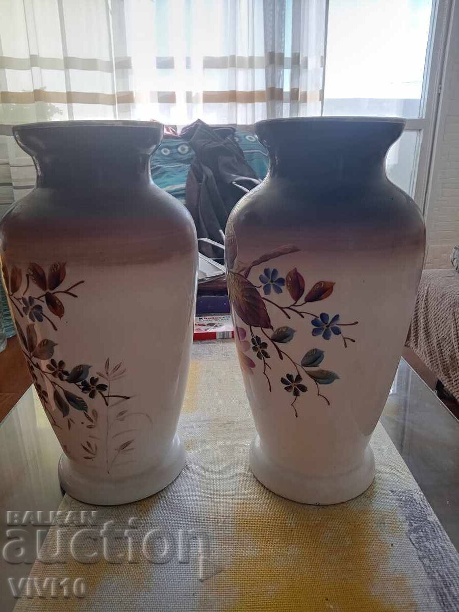 Старинни вази ,опалин 35см,2бр с цена € 150.00 | 293.37 лв.