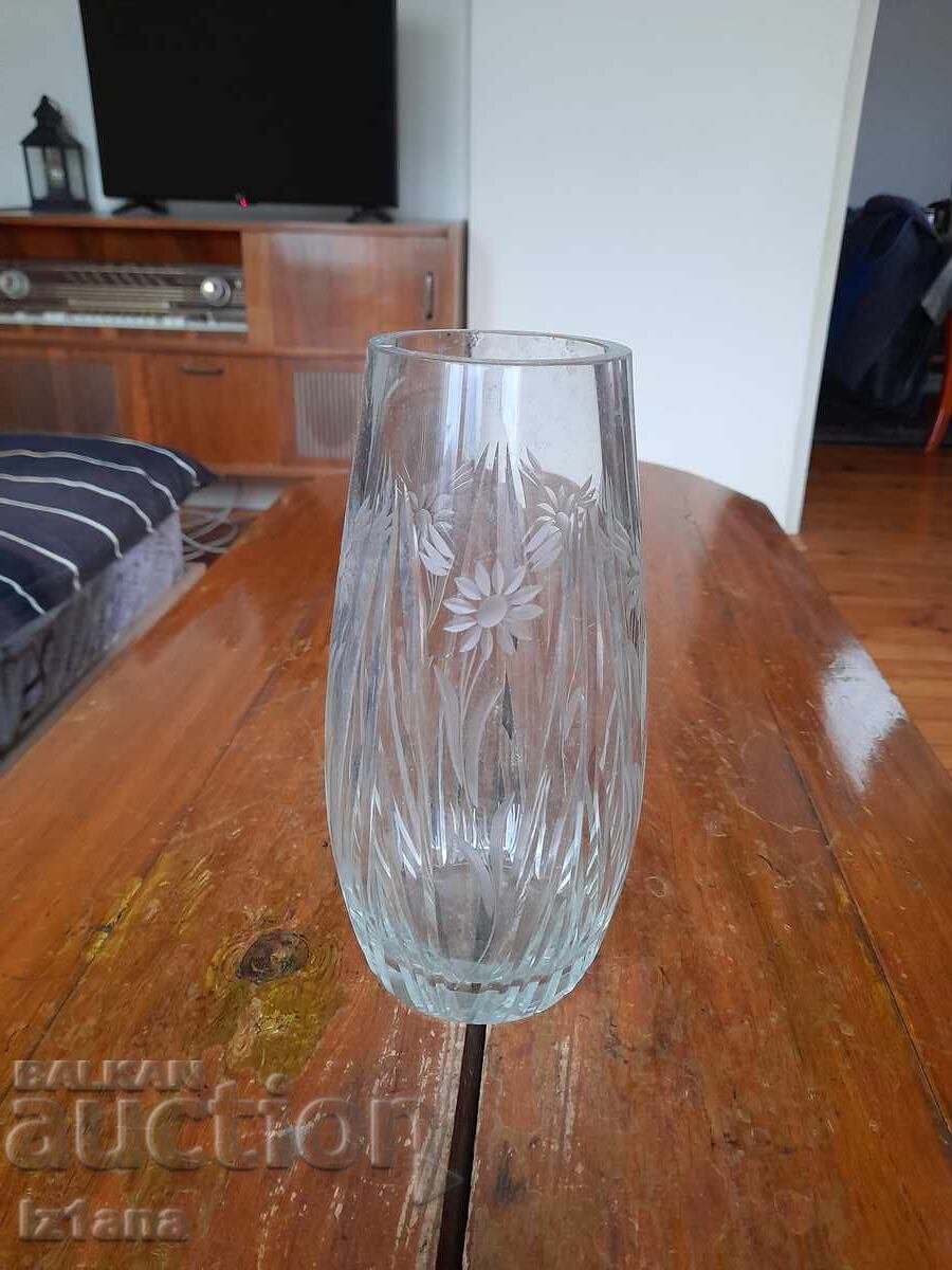 Стара стъклена ваза