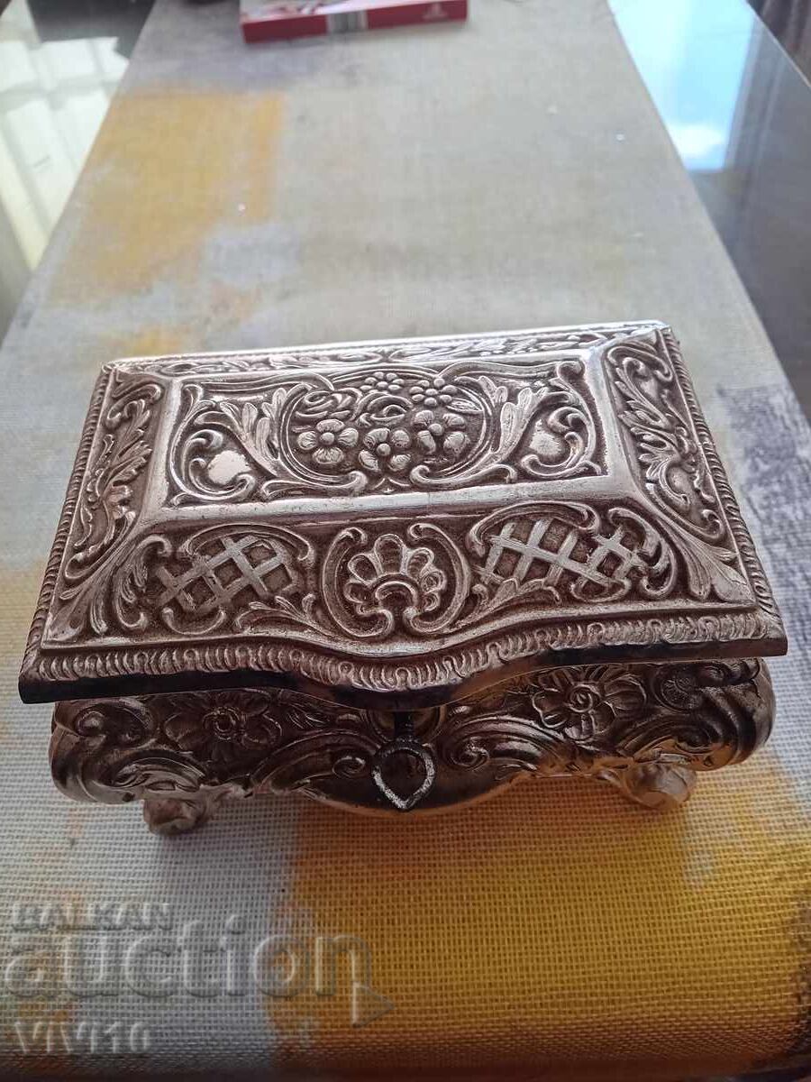 Старинна кутия за бижута, латерна,посребрена с цена € 50.00 | 97.79 лв.