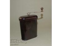 Стара бакелитова мелничка за кафе подправки Tramp ,мелница