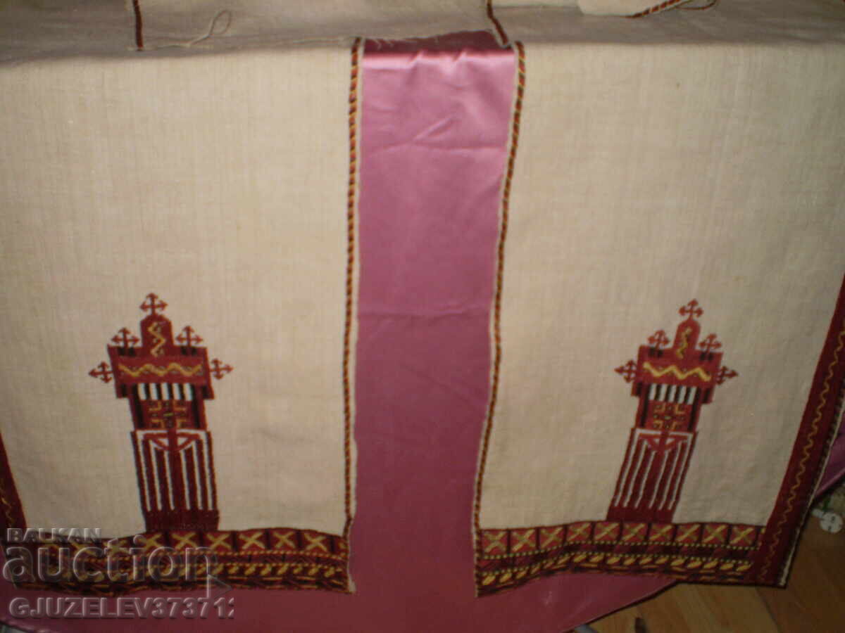 Σετ από δύο χειροποίητες κεντημένες κουρτίνες με κόκκινο κέντημα με τιμή € 290.00 | 567.19 BGN