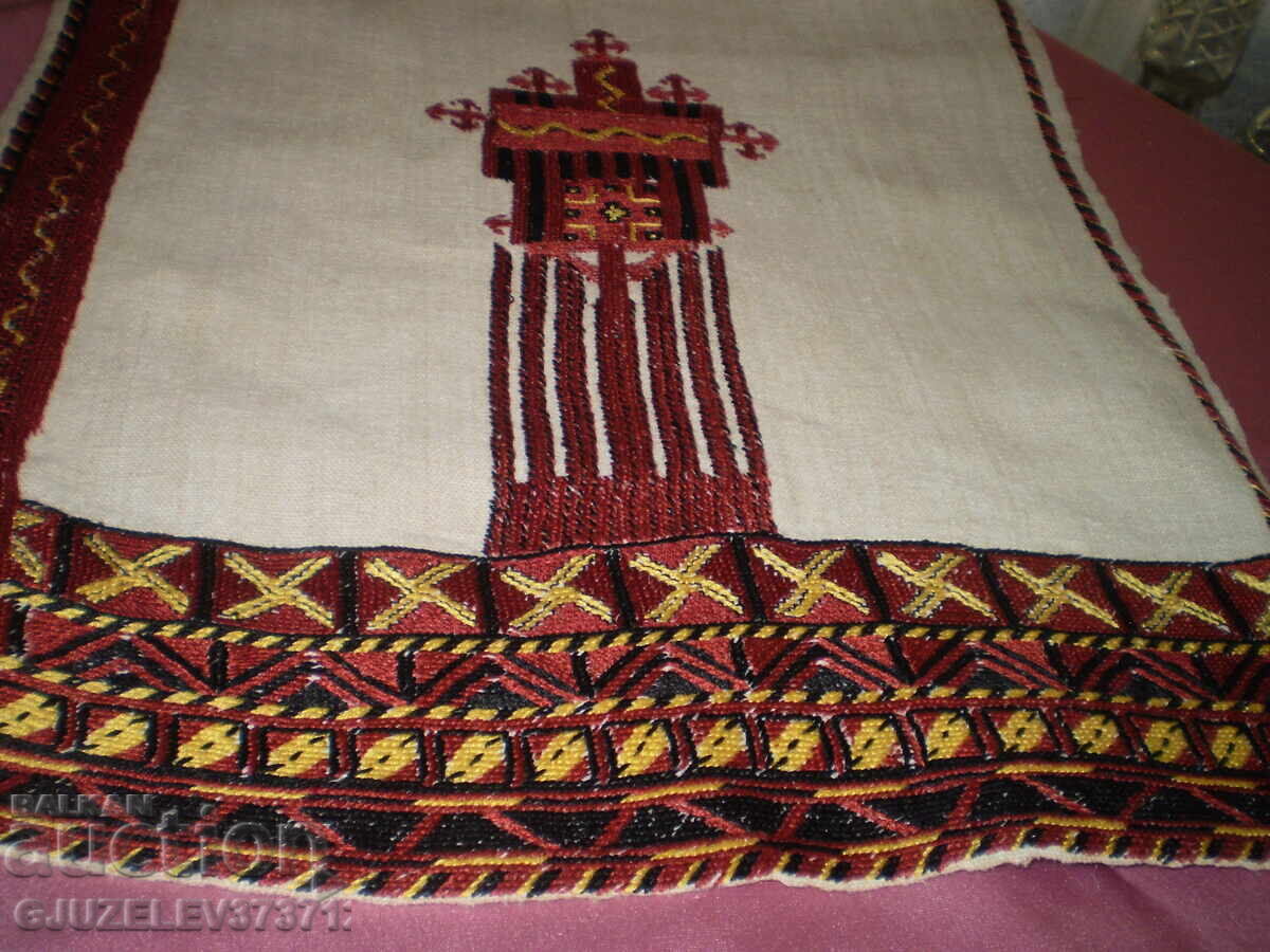 Παράδοση Σετ από δύο χειροποίητες κεντημένες κουρτίνες με κόκκινο κέντημα