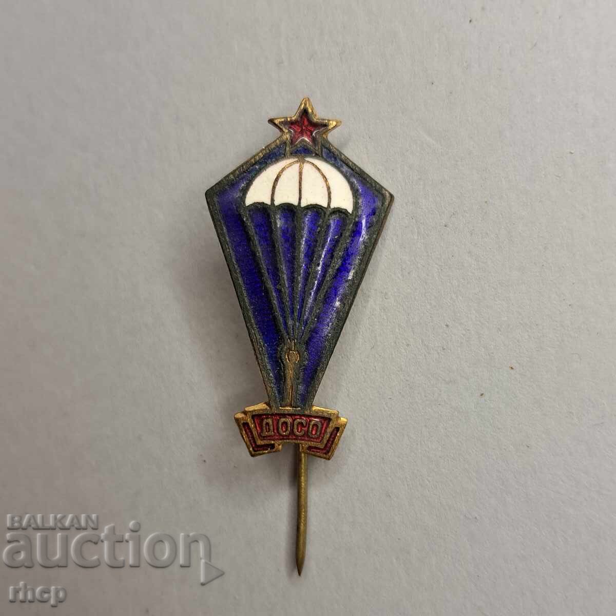 INSIGNĂ VECHE de parașutist DOSO, semn emailat