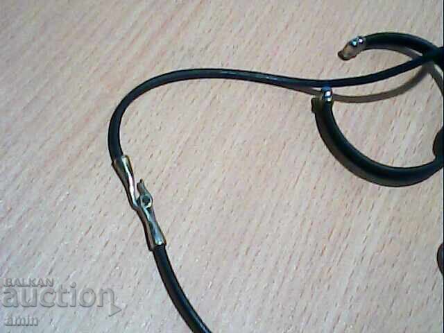 Аукцион старо красиво  посръбрено колие и кожена гривна сес слон