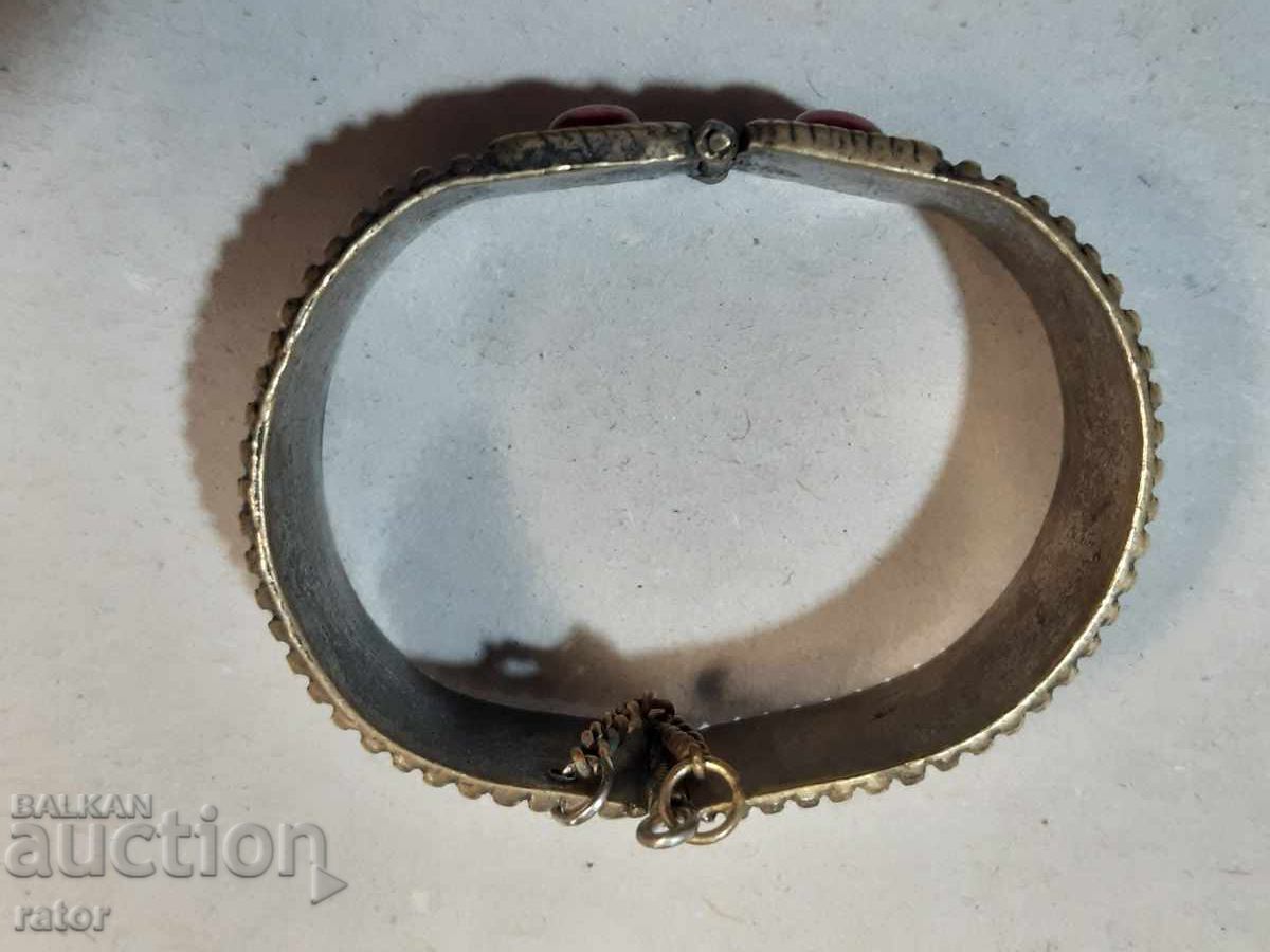 Аукцион Стар накит възрожденски тип - бронзова гривна . Носия