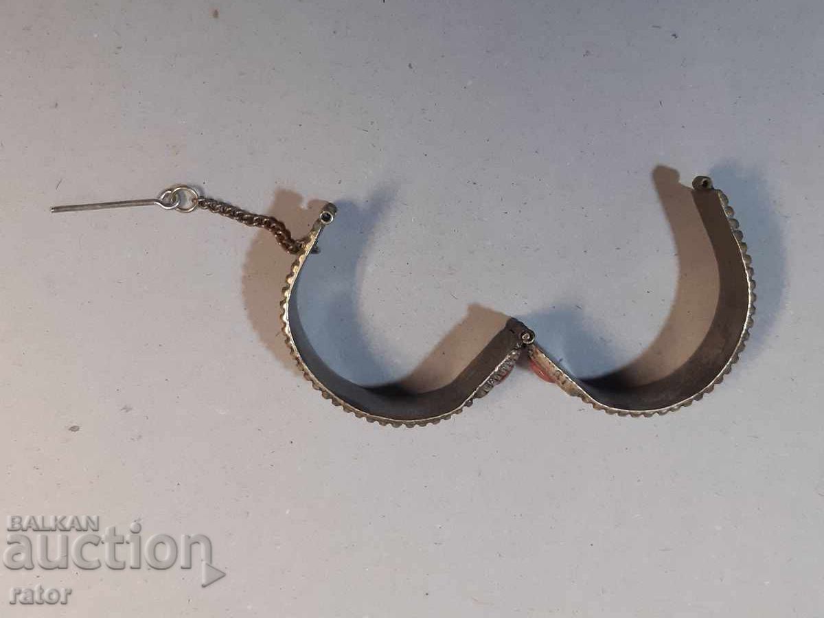 Доставка на Стар накит възрожденски тип - бронзова гривна . Носия