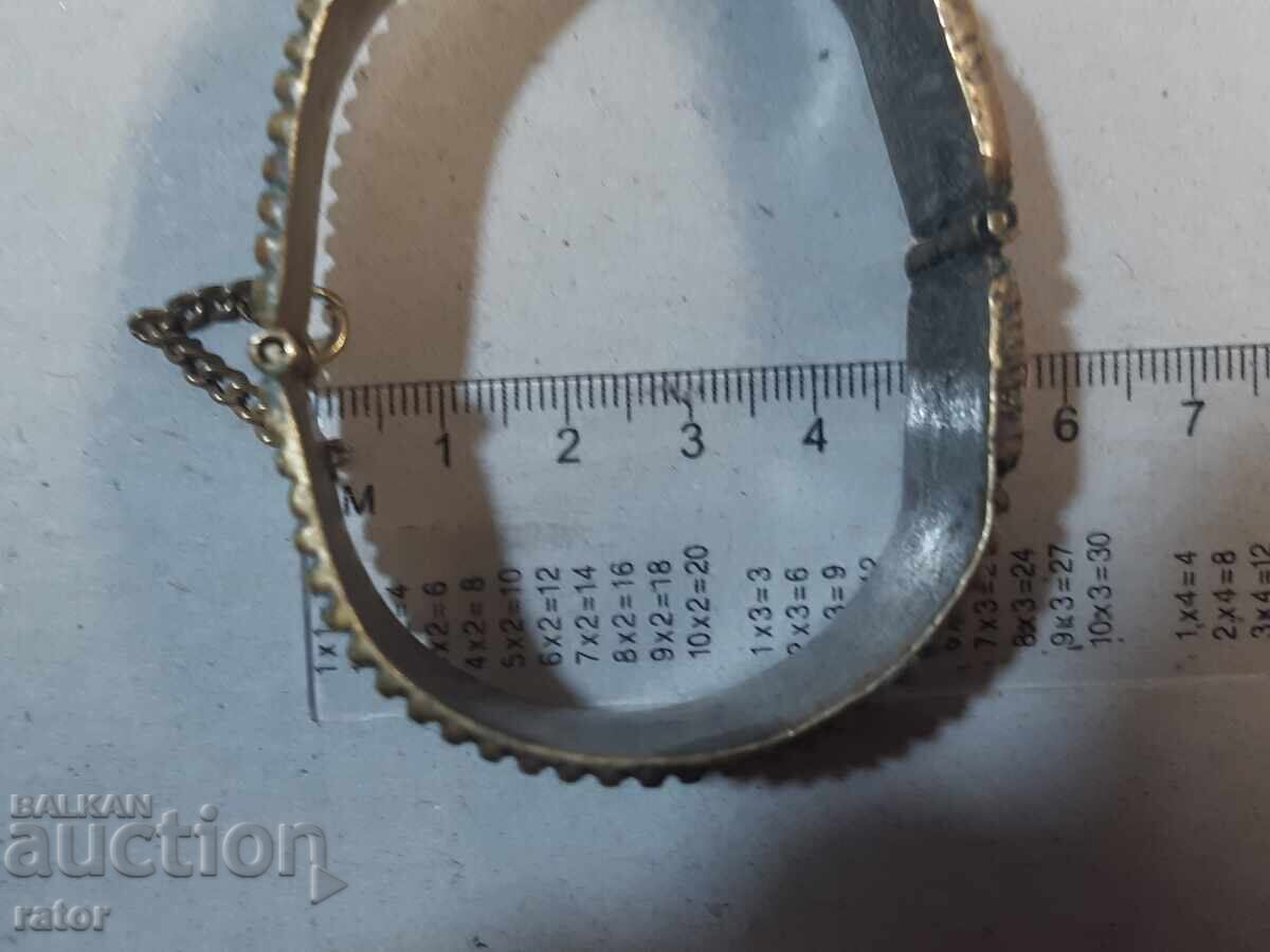 Стар накит възрожденски тип - бронзова гривна . Носия - 7