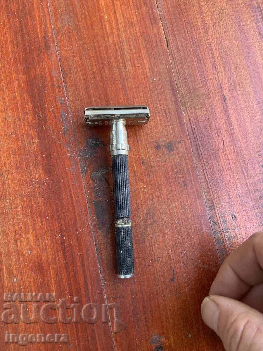 СТАРА МЕТАЛНА МАРКОВА САМОБРЪСНАЧКА-GILLETTE-USA