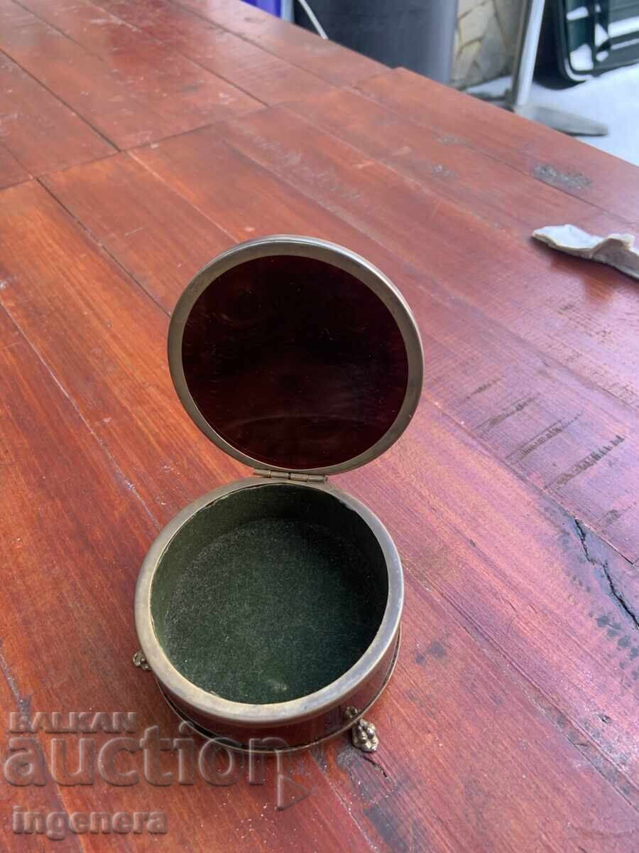 КУТИЯ СТАРИННА БАКЕЛИТ ОБКОВ МЕСИНГ КАТАЛИН ЦВЯТ КЕХЛИБАР с цена € 19.00 | 37.16 лв.