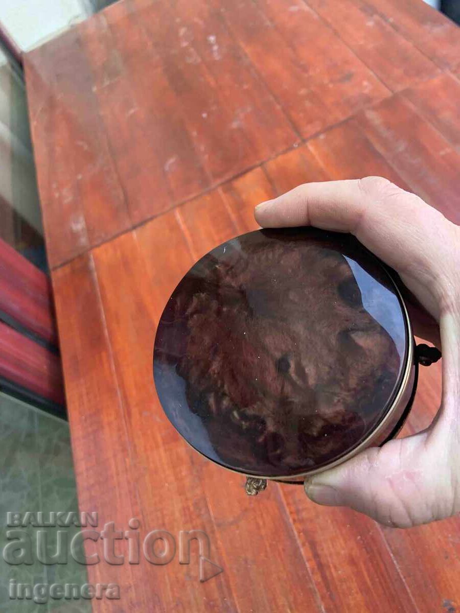 Доставка на КУТИЯ СТАРИННА БАКЕЛИТ ОБКОВ МЕСИНГ КАТАЛИН ЦВЯТ КЕХЛИБАР