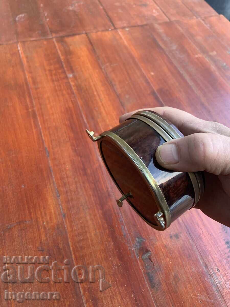 КУТИЯ СТАРИННА БАКЕЛИТ ОБКОВ МЕСИНГ КАТАЛИН ЦВЯТ КЕХЛИБАР - 7