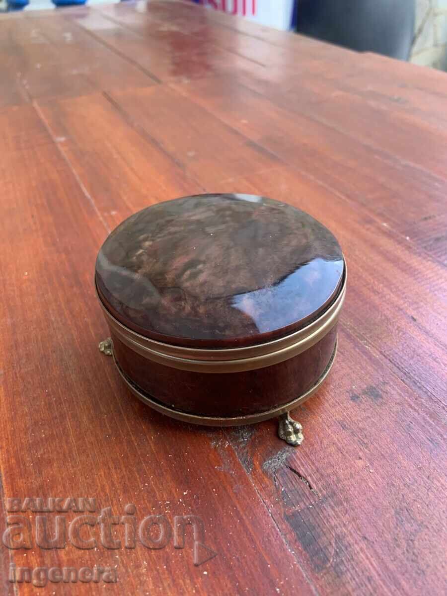 КУТИЯ СТАРИННА БАКЕЛИТ ОБКОВ МЕСИНГ КАТАЛИН ЦВЯТ КЕХЛИБАР