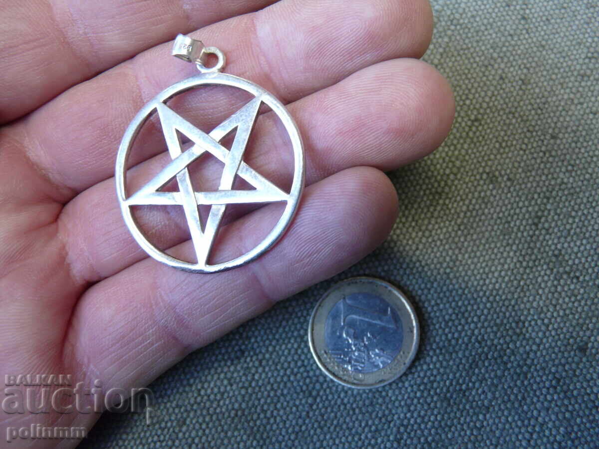 Сребърен медальон с цена € 25.00 | 48.90 лв.