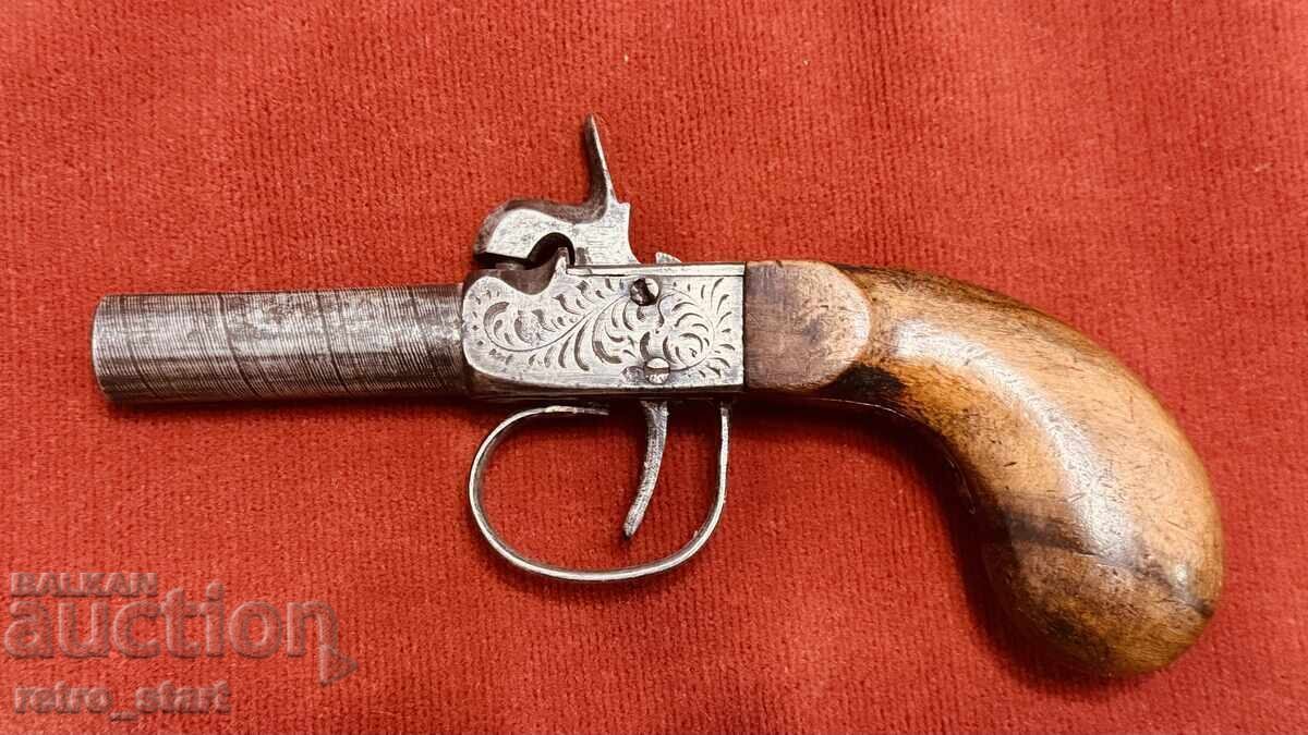 Pistol capsular pentru colecție