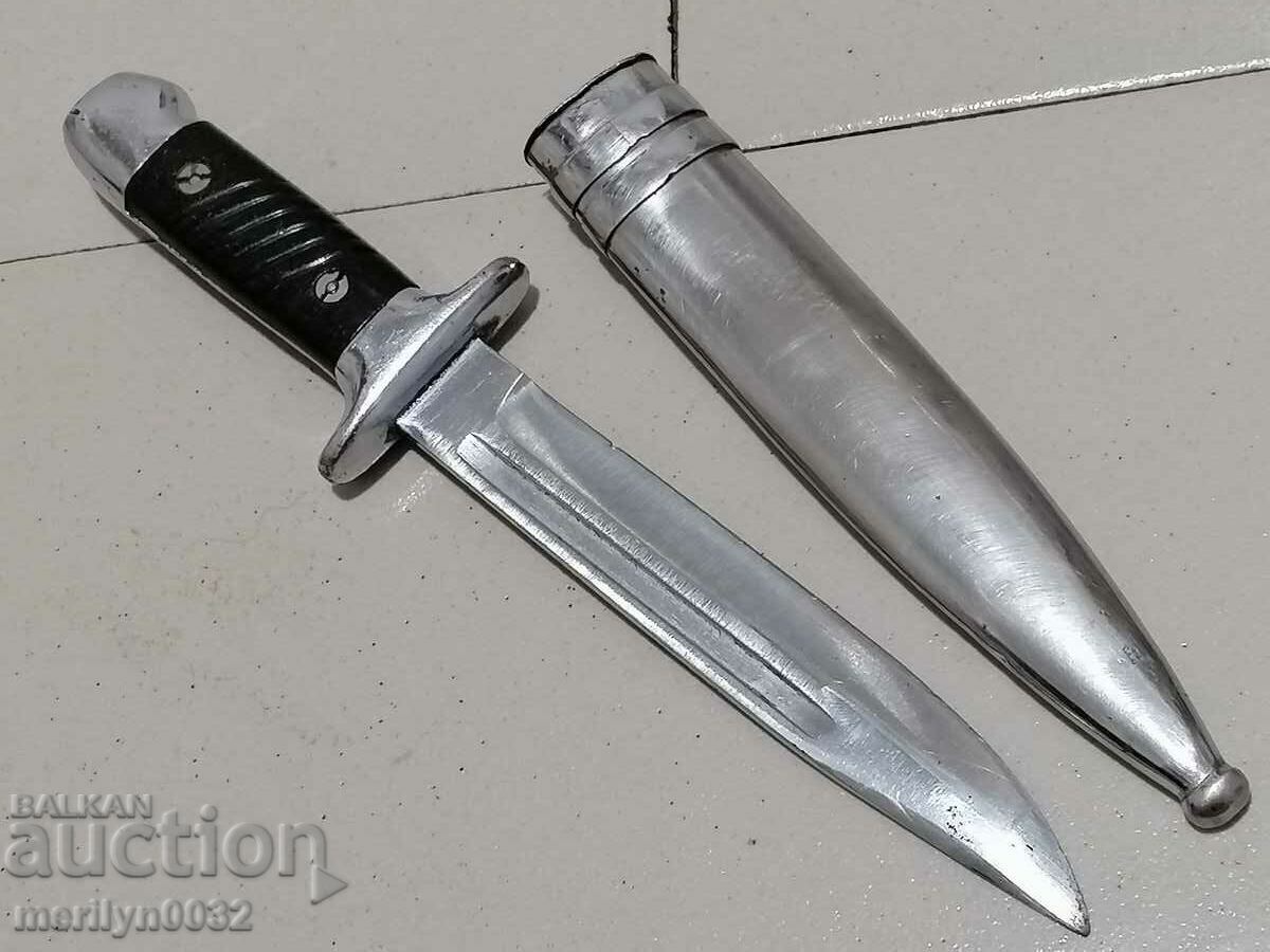 Το μαχαίρι του καθημερινού μαχαιριού ξιφολόγχη με τιμή € 116.86 | 228.56 BGN